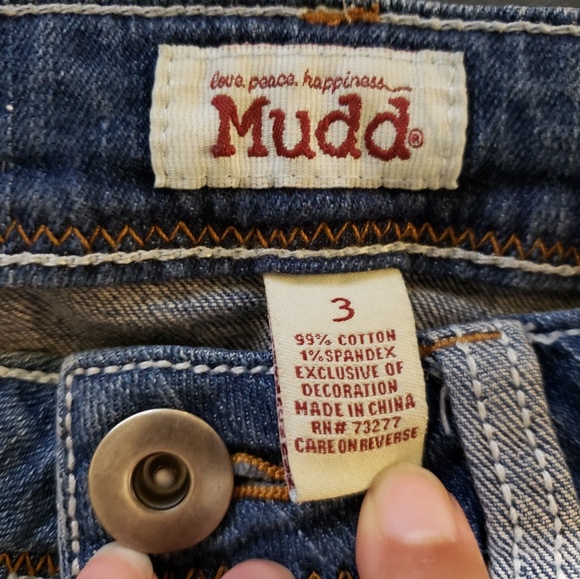 🔴 SOLD Mudd size 3 designed shorts 😍 - Picture 3 of 3